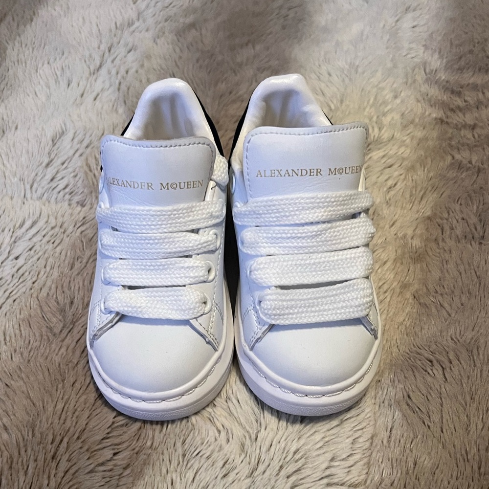 Toddler Alexander McQueen’s